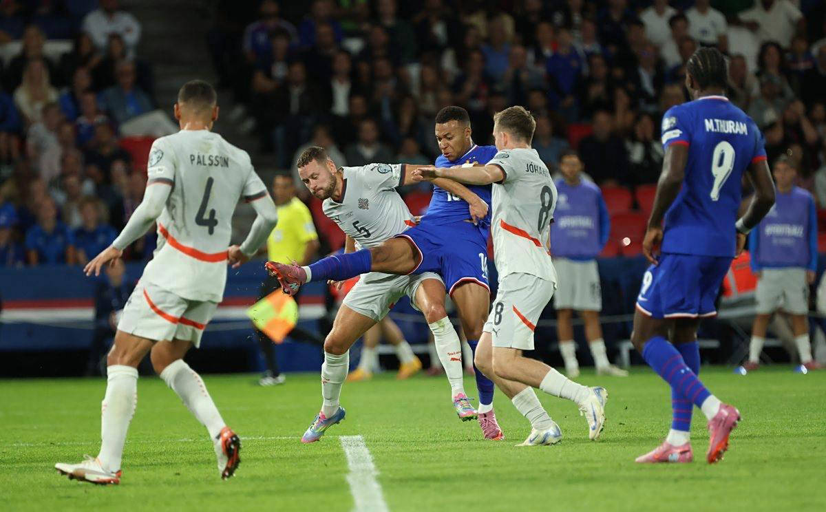 英超积分榜：曼城只差枪手2分 切尔西掉队埃弗顿坐火箭