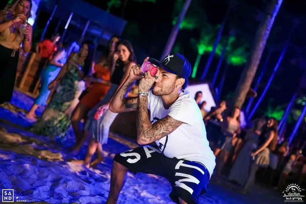 乔治娜：等C罗求婚等了十年，这枚订婚戒指是最起码的礼物（乔治娜直言：等C罗求婚整整十年，这枚订婚戒指不过是最基本的诚意）