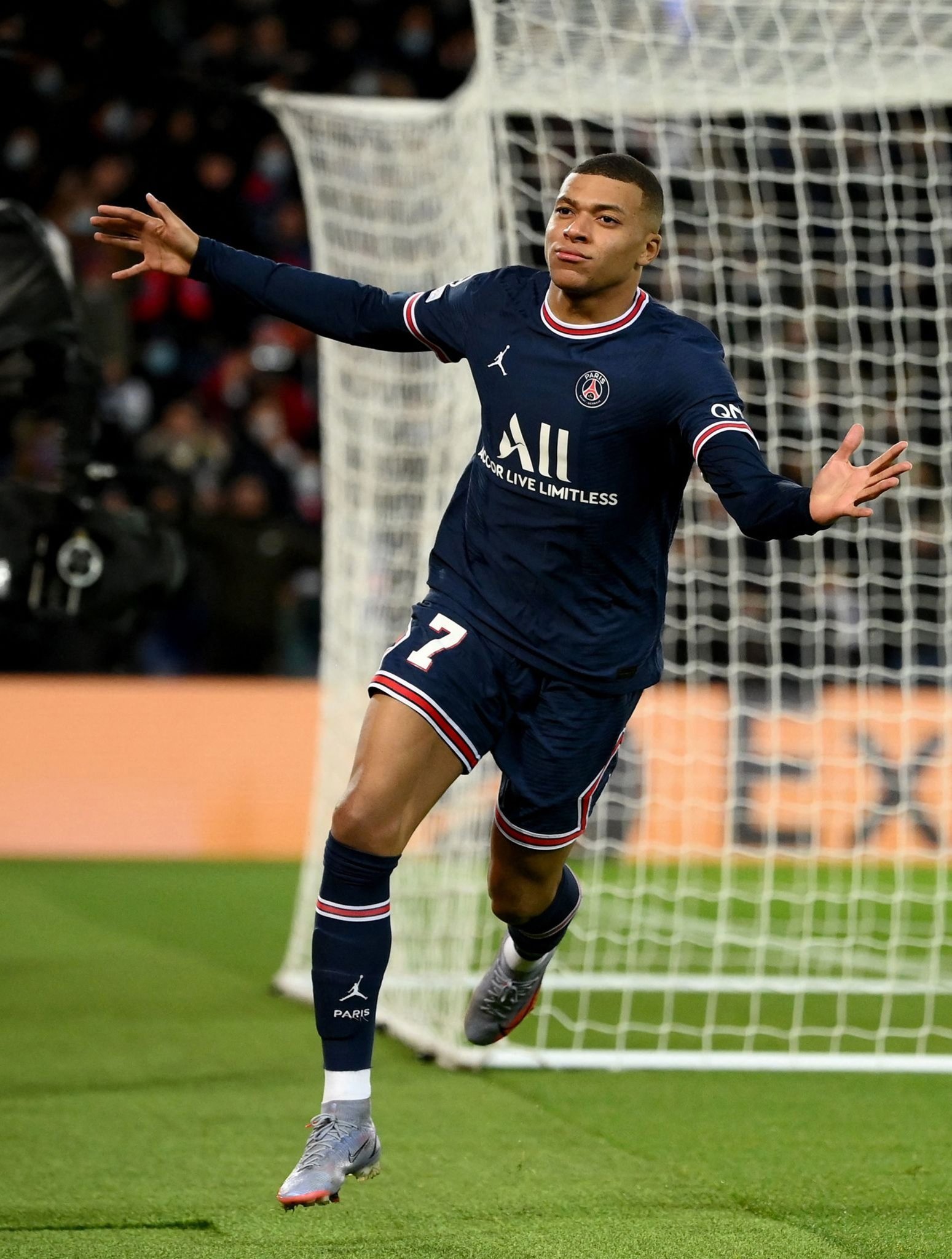 Stake.com2025年成为UFC官方博彩伙伴