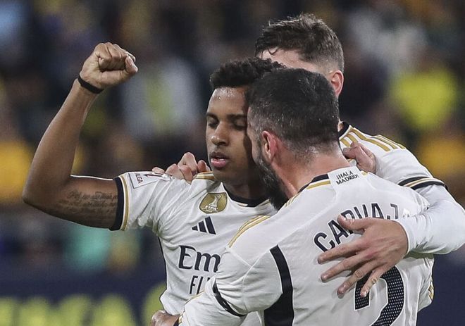 阿森纳曾4次在圣诞节前登顶，但也被曼市双雄四杀无缘夺冠（阿森纳曾四度圣诞前领跑，却被曼市双雄主客场双杀，终与冠军无缘）