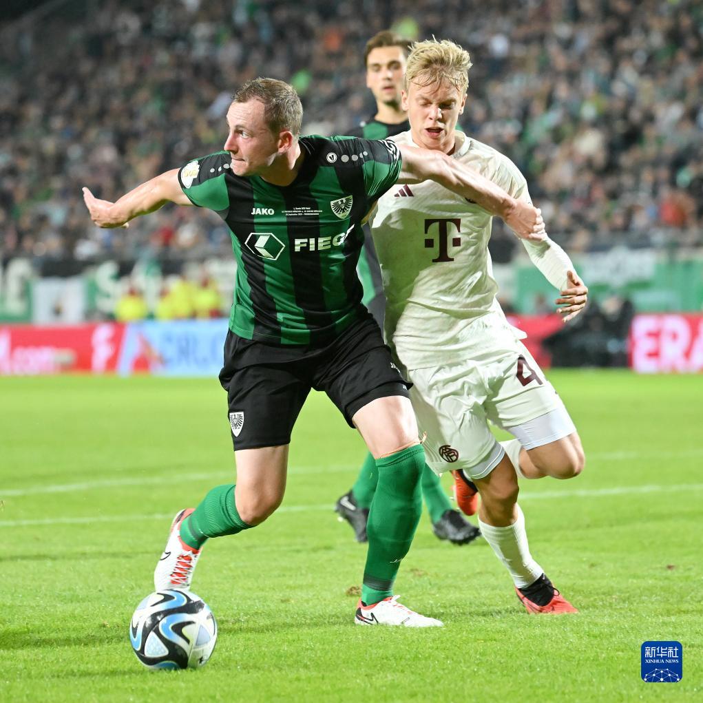 记者：因伤落选的马斯坦托诺仍加入阿根廷队的训练营