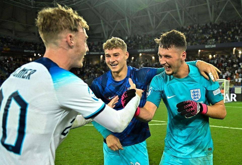 西甲积分榜：巴萨先赛获胜领先皇马4分，马竞两连败暂列第五（西甲积分更新：巴萨提前取胜领跑皇马4分，马竞遭两连败暂居第5）