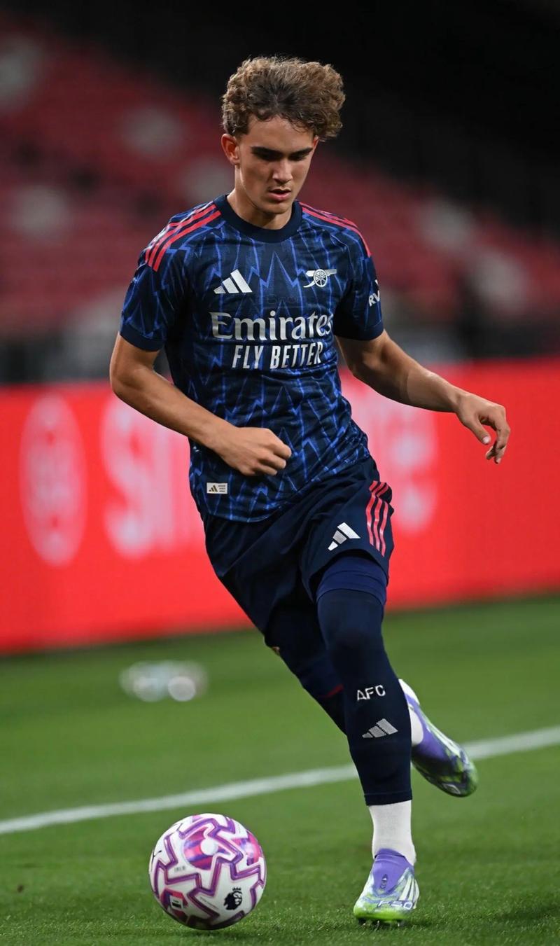 杨瀚森首发后各界说啥？韩乔生谈慢热，美媒称赞，被指无首发实力