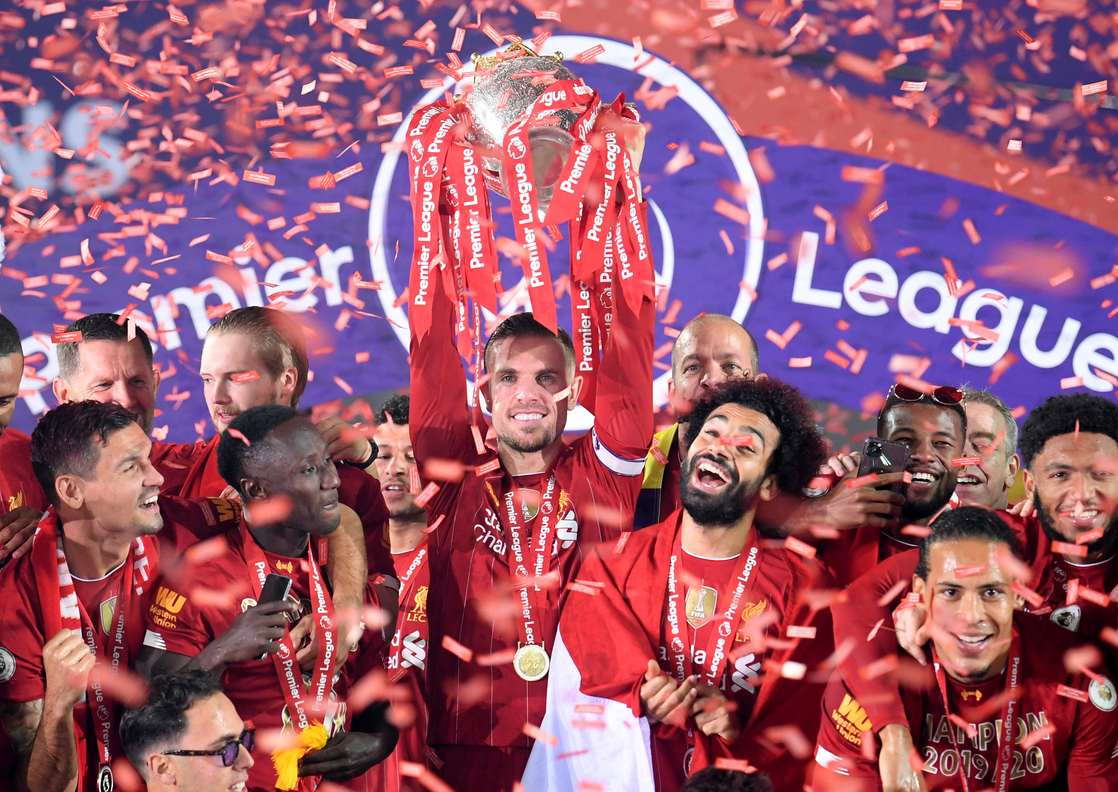 三连败！利物浦1-4埃因霍温，范戴克送点，德里乌赫双响