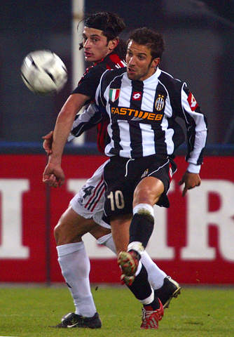 路易斯-迪亚斯本赛季德甲3次单场传射，同期五大联赛并列第一