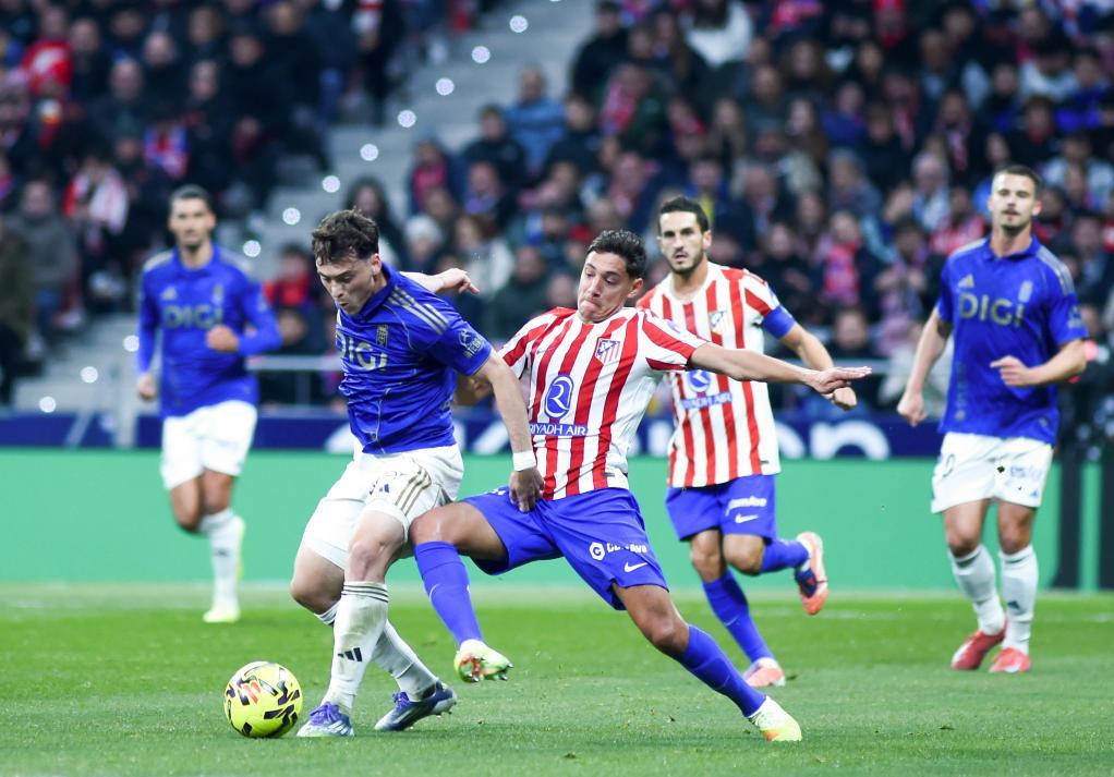 西媒：莱万向费内巴切索要2年半合同，已拒绝1年半的合同（西媒：莱万寻求与费内巴切签约两年半，已拒绝一年半合同）