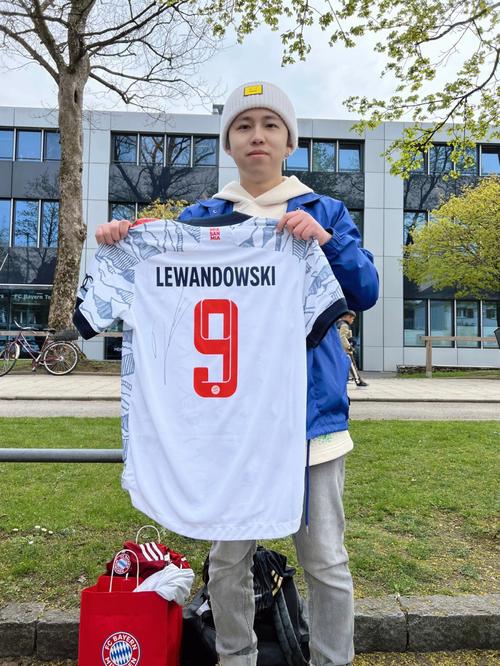 波多尔斯基：现在的拜仁踢得很有统治力；希望阿森纳英超夺冠