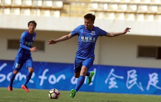 阿劳霍抵达巴萨总部即将续约 新合同2031年到期（阿劳霍现身巴萨总部敲定续约 新约至2031年）