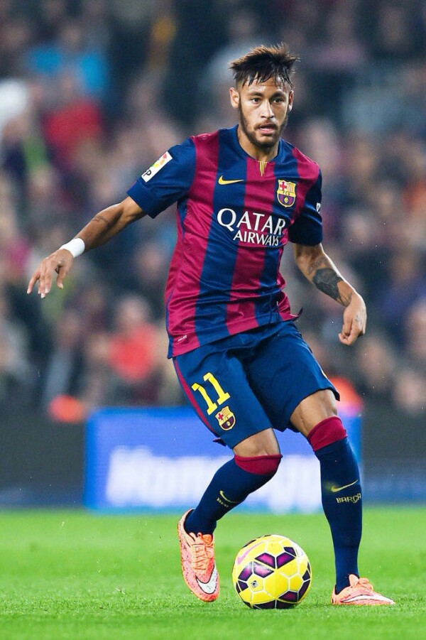 足球意甲射手榜竞争激烈，三人同进12球并列领跑（意甲射手榜白热化：三人各入12球并列榜首）