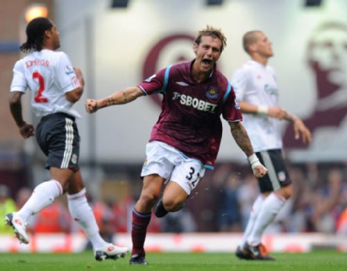 每体：杰拉德·马丁在左中卫上的表现，比其当左后卫时更亮眼