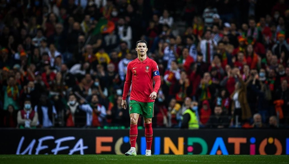 拉斯穆斯·霍伊伦(22 岁)在那不勒斯对阵尤文图斯的比赛中攻入 2 个进球！