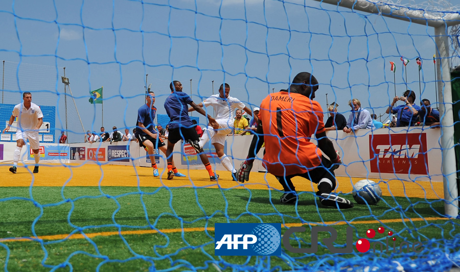 3-0！14亿豪门终结3连平紧追领头羊 神锋两记世界波15轮狂轰16球