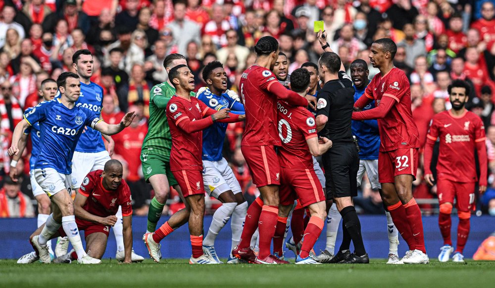 詹姆斯谈对阵独行侠：感受当然不一样，对面都是老队友和教练