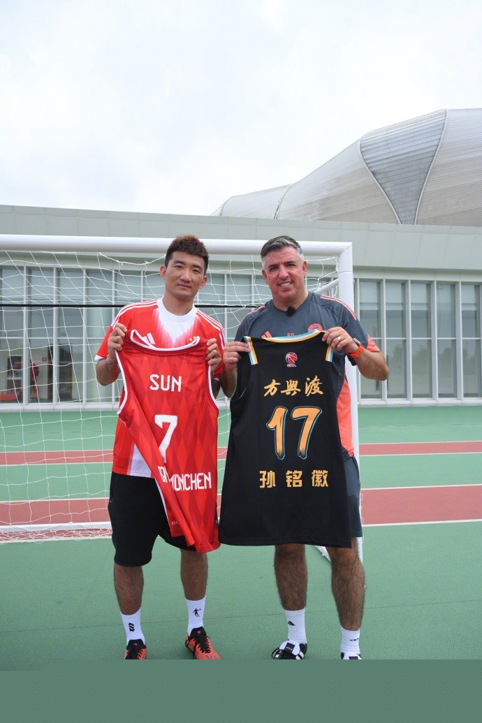 预选赛全胜零丢球，斯通斯：每个人都在其中发挥了作用