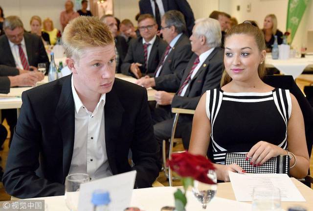 会员大会上施洛特贝克没和凯尔握手，记者：相关人员说没矛盾