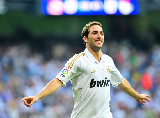 欧冠冠军、世界冠军&前枪手球探：本周寿星“野兽”卡伦布（本周寿星“野兽”卡伦布：欧冠与世界杯双冠得主，前阿森纳球探）